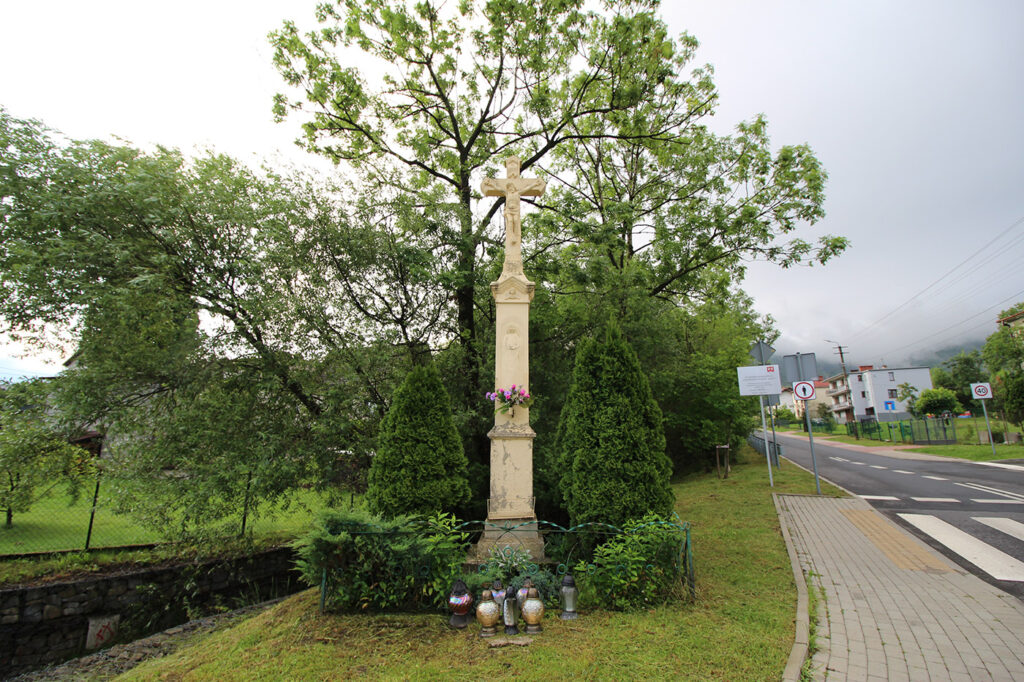 Krzyż na ulicy Beskidzkiej